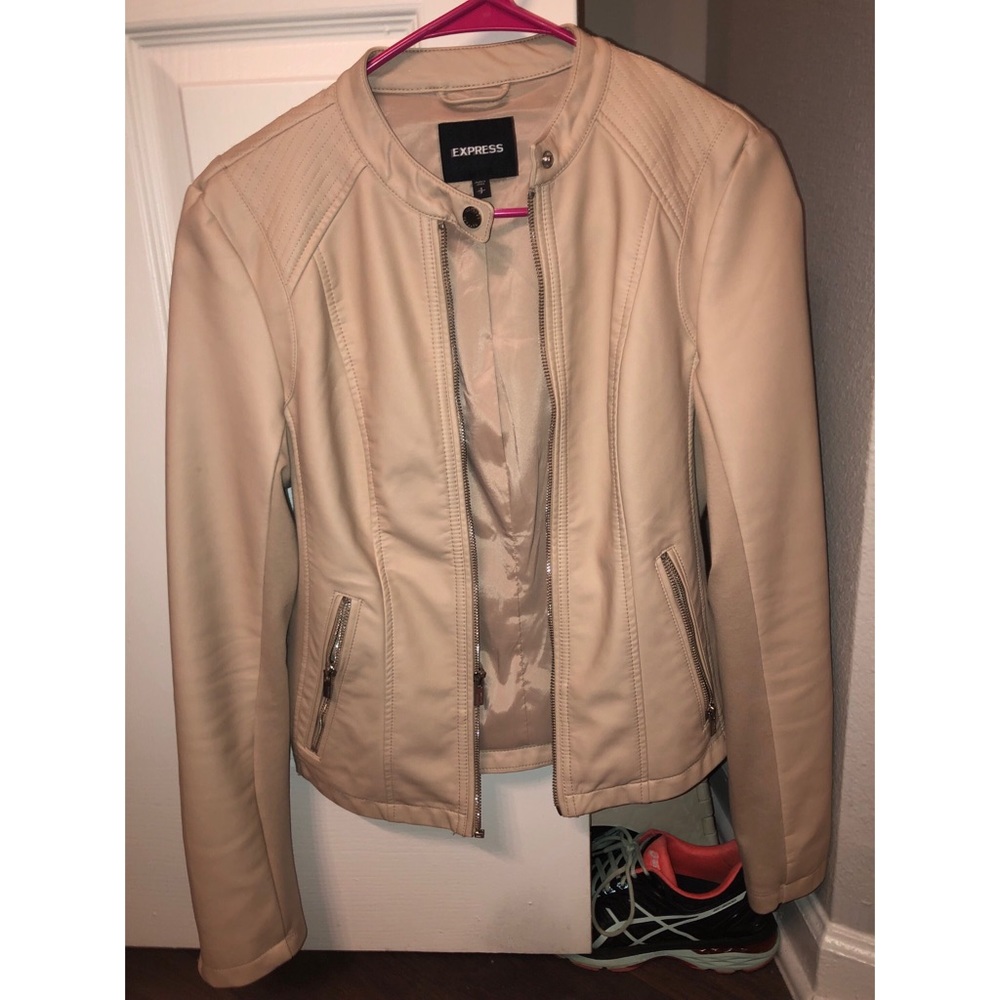 Express leather jacket 💕💕💕